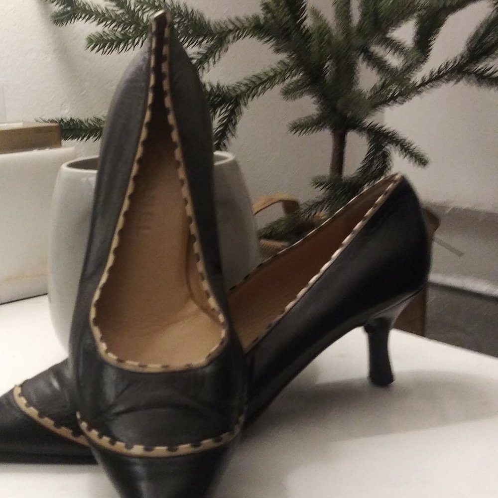 Chanel Shoes Heels US9.5 EU40CM 25.5 Beige/BlackTrim Kitten Heels
